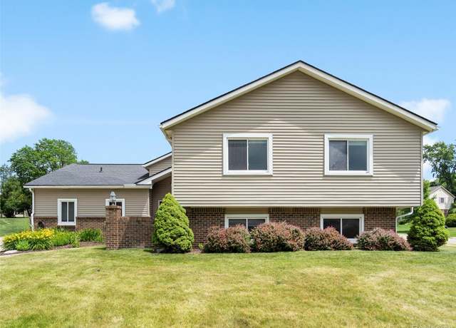 Property at 890 Darwin Place Ct, Rochester Hills, MI 48307, 4 beds, 3 baths