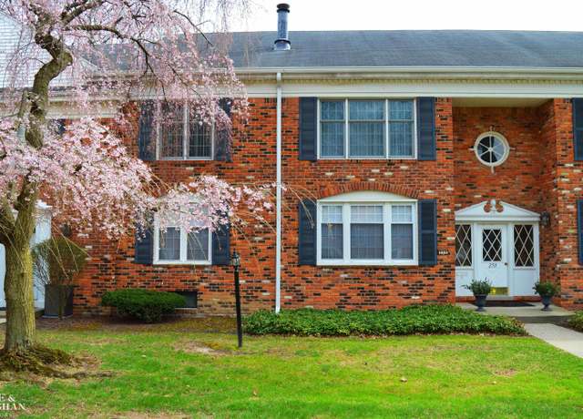 Property at 250 Billingsgate Court, Apt D Ct, Bloomfield Hills, MI 48301, 2 beds, 2 baths