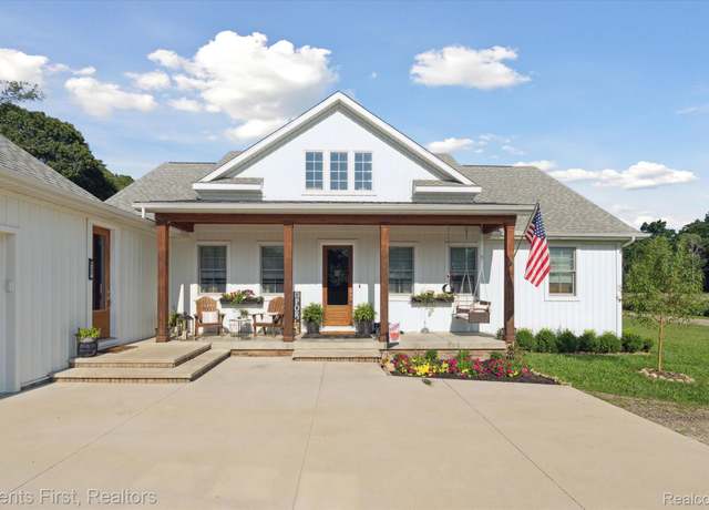 Property at 6122 Hartland Rd, Fenton, MI 48430, 3 beds, 2.5 baths