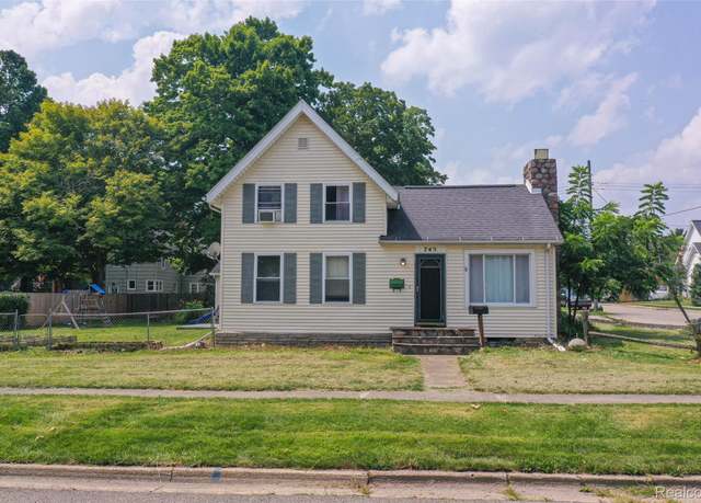 Property at 745 N Calhoun St, Lapeer, MI 48446, 4 beds, 1 bath