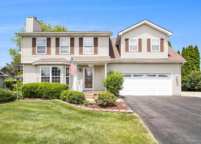 Property at 418 N Pointe Dr, Whitmore Lake, MI 48189, 4 beds, 2.5 baths