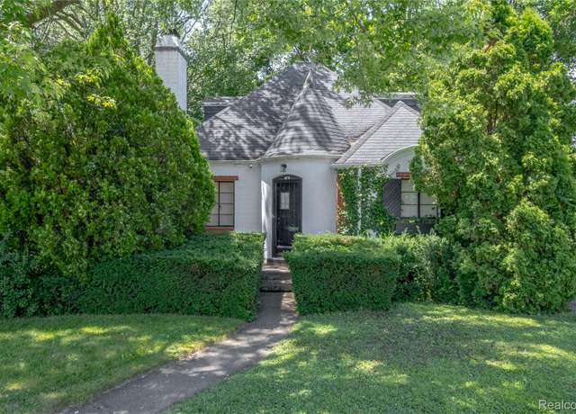 Property at 814 S Franklin Ave, Flint, MI 48503, 3 beds, 2 baths