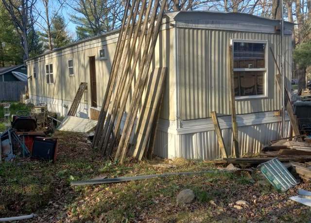 Property at 1677 S Sumac Ave, White Cloud, MI 49349, 2 beds, 1 bath