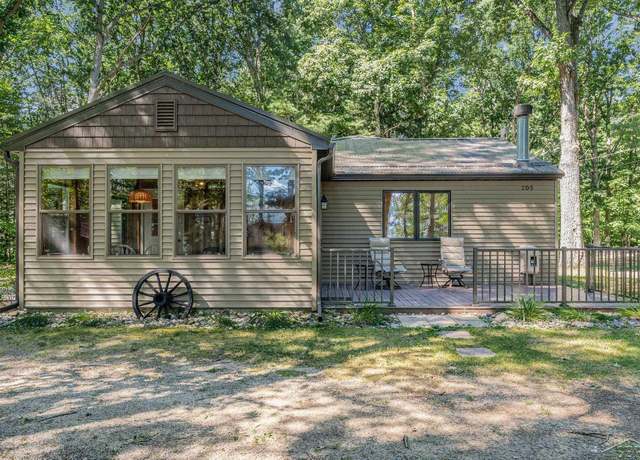 Property at 205 Tie St, Roscommon, MI 48653, 3 beds, 2 baths