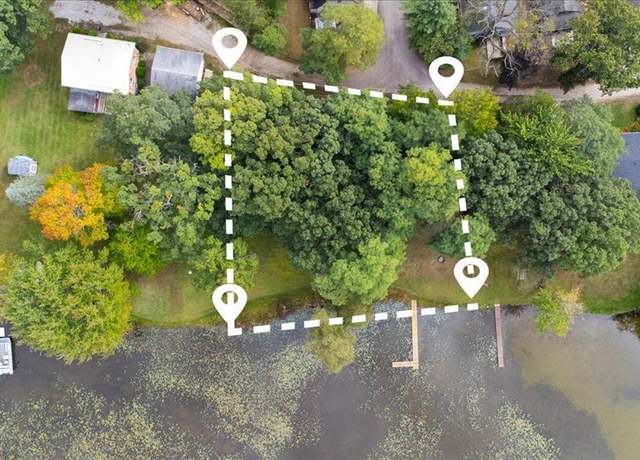Property at 10350 Half Moon Dr, Pinckney, MI 48169