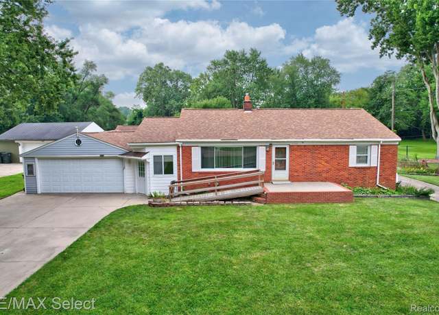 Property at 1120 Michelson Rd, Rochester Hills, MI 48307, 3 beds, 2 baths