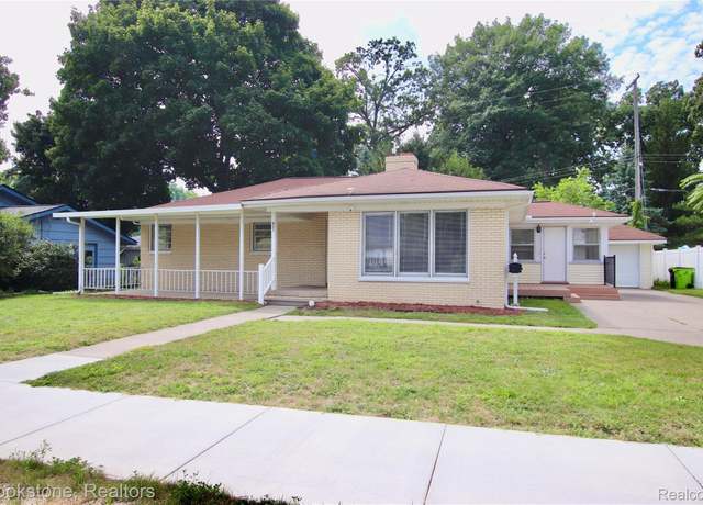 Property at 621 Forest Dr, Fenton, MI 48430, 4 beds, 1.5 baths
