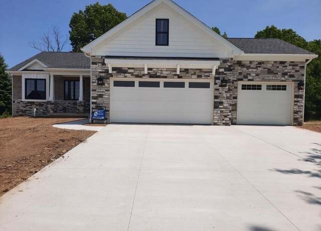 Property at 16445 Sleepy Hollow Drive Dr, Fenton, MI 48430, 3 beds, 2.5 baths