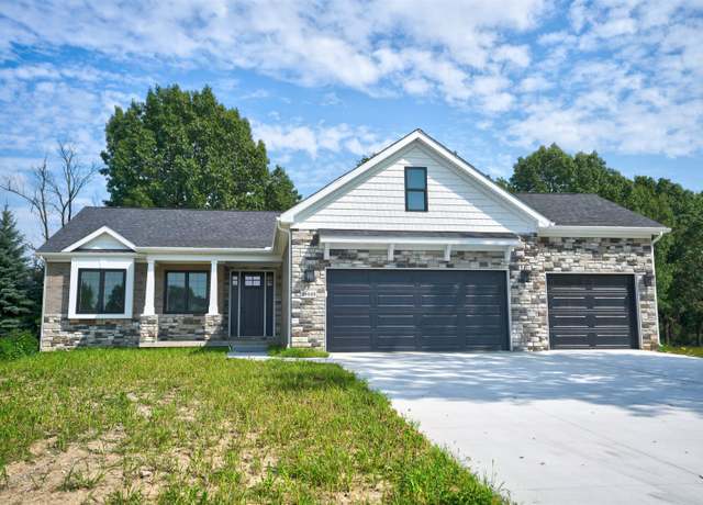 Property at 16445 Sleepy Hollow Drive Dr, Fenton, MI 48430, 3 beds, 2.5 baths