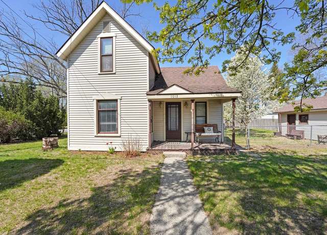 Property at 1012 Locust St, Traverse City, MI 49684, 3 beds, 1 bath