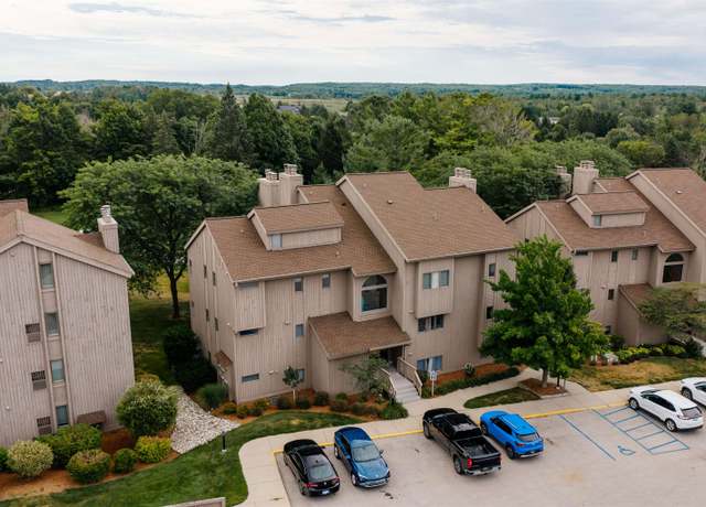 Property at 5558 Golfview Ct, Acme Township, MI 49690, 2 beds, 2 baths