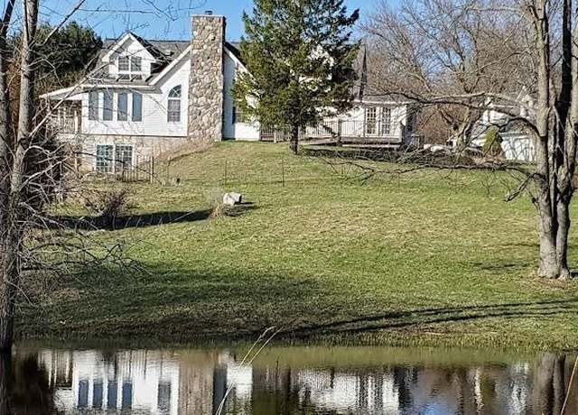 Property at 3566 Curdy Rd, Howell, MI 48855, 3 beds, 2.5 baths