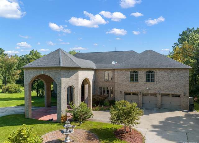 Property at 6691 Glenway Dr, West Bloomfield, MI 48322, 7 beds, 7.5 baths