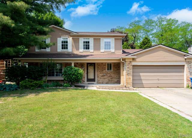 Property at 1122 Meadowcrest Dr, Waterford, MI 48327, 3 beds, 1.5 baths