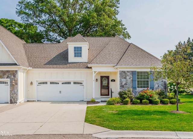 Property at 32 River Ln, Grosse Pointe Woods, MI 48236, 2 beds, 2.5 baths