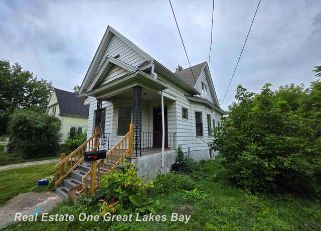 Property at 1209 S Fayette St, Saginaw, MI 48602, 4 beds, 1 bath