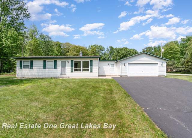 Property at 4675 E Parish Rd, Midland, MI 48642, 3 beds, 1 bath