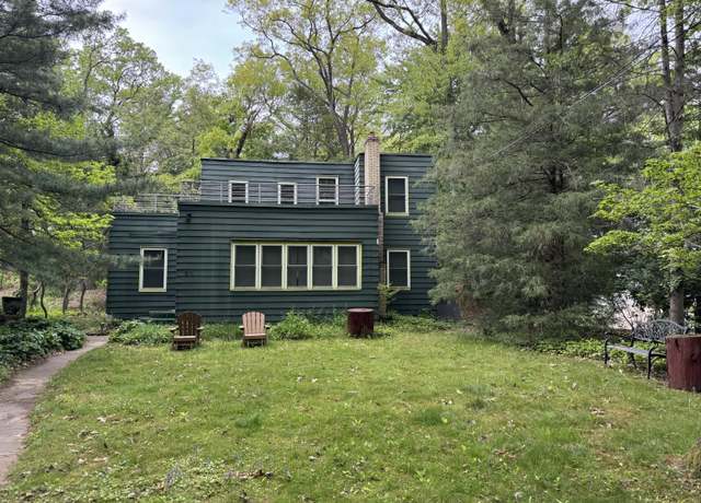 Property at 31 Mohawk Trl, New Buffalo, MI 49117, 3 beds, 2 baths