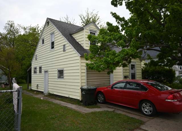 Property at 687 Evanston Ave, Muskegon, MI 49442, 4 beds, 1.5 baths