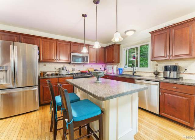 Property at 1418 Trailside Blvd, Wixom, MI 48393, 4 beds, 2.5 baths