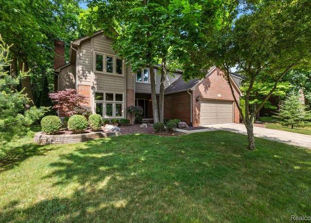 Property at 2082 Avon Lake Ln, Rochester Hills, MI 48307, 4 beds, 2.5 baths