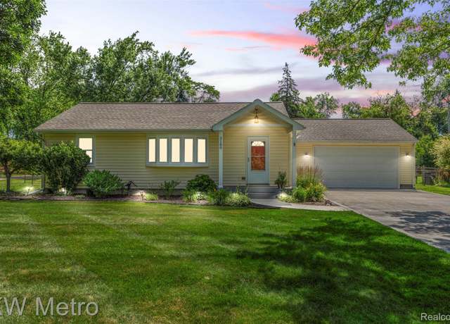 Property at 3180 Warringham Ave, Waterford, MI 48329, 3 beds, 1.5 baths