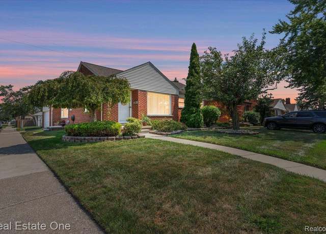 Property at 1205 13th St, Wyandotte, MI 48192, 3 beds, 1.5 baths