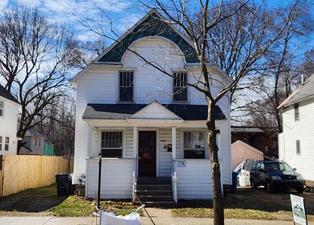 Property at 1816 High St, Kalamazoo, MI 49001, 3 beds, 1.5 baths