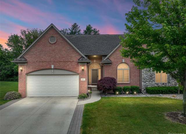 Property at 2807 Kentwood Dr, Shelby Twp, MI 48316, 4 beds, 4 baths
