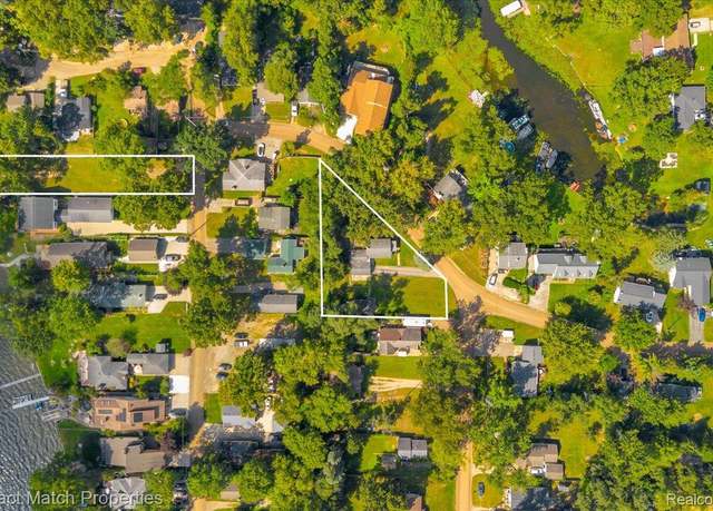 Property at 9467 Leona St, White Lake Charter Township, MI 48386, 3 beds, 1 bath
