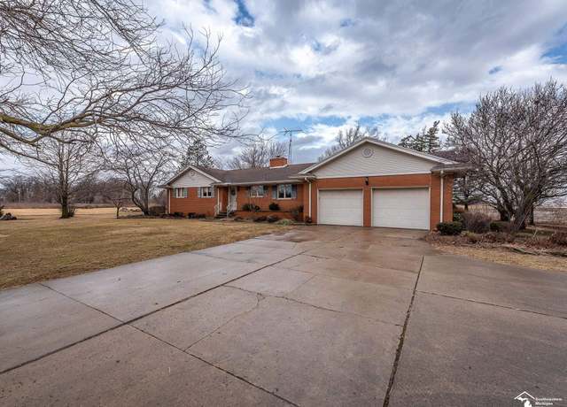 Property at 884 W Albain Rd, Monroe, MI 48161, 3 beds, 2 baths