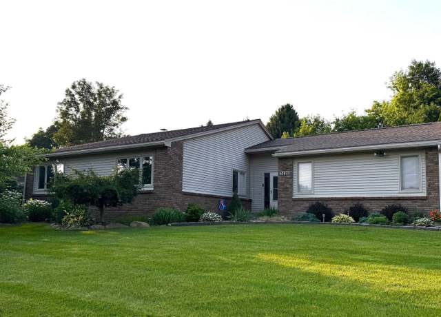 Property at 3420 Luanne Dr, Commerce Twp, MI 48382, 3 beds, 2 baths