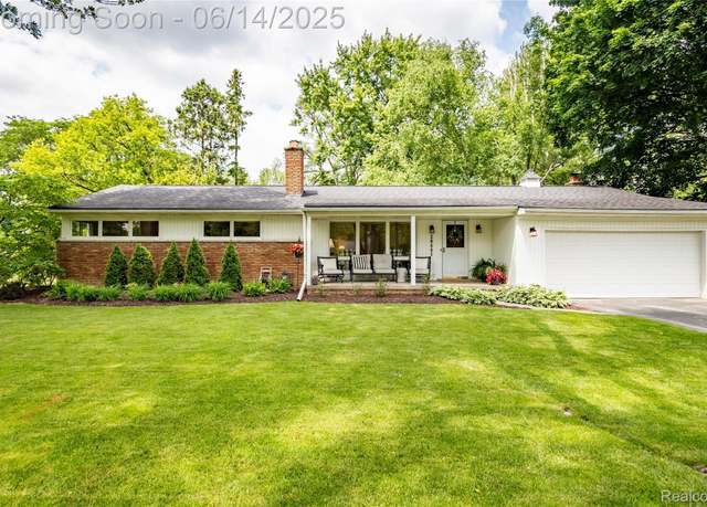 Property at 28441 Westerleigh Rd, Farmington, MI 48334, 3 beds, 2 baths