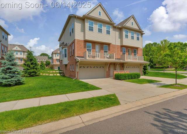 Property at 56717 Long Island Dr, Shelby Twp, MI 48316, 2 beds, 2.5 baths