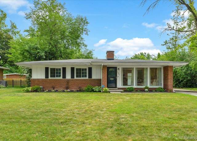 Property at 19425 Butternut Ln, Southfield, MI 48076, 3 beds, 2.5 baths