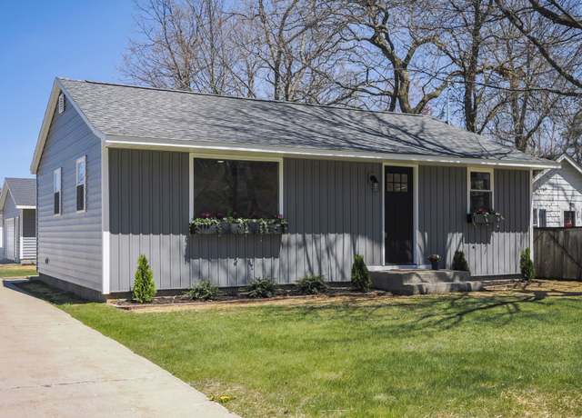 Property at 917 Carver St, Traverse City, MI 49686, 2 beds, 1 bath