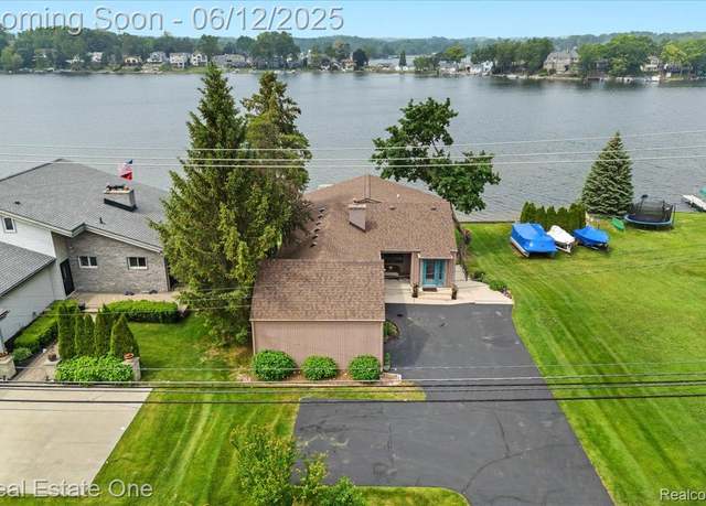 Property at 10164 Elizabeth Lake Rd, White Lake, MI 48386, 3 beds, 2 baths