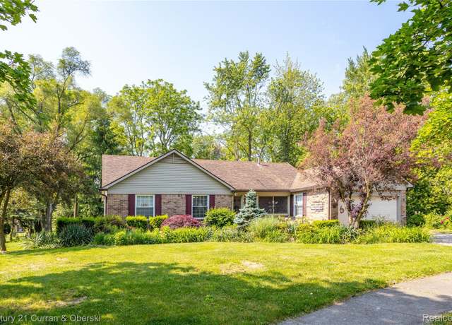 Property at 44855 Yorkshire Dr, Novi, MI 48375, 3 beds, 2 baths