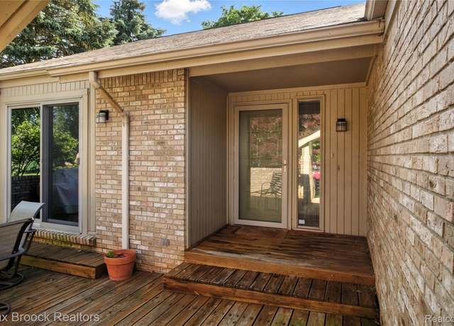 Property at 4185 Foxpointe Dr, West Bloomfield, MI 48323, 2 beds, 2 baths