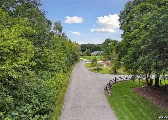 Property at 225 Great Pines Dr, Oxford Charter Township, MI 48371