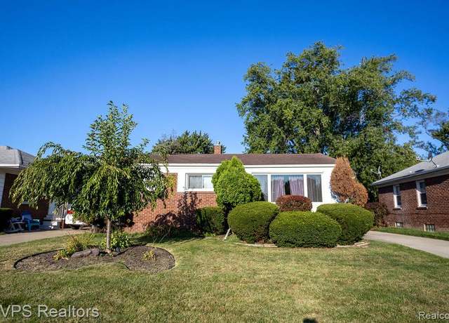 Property at 23329 Roxana Ave, Eastpointe, MI 48021, 3 beds, 1 bath