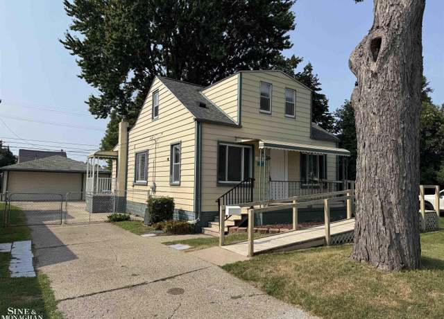 Property at 16454 E 10 Mile Rd, Eastpointe, MI 48021, 4 beds, 1 bath