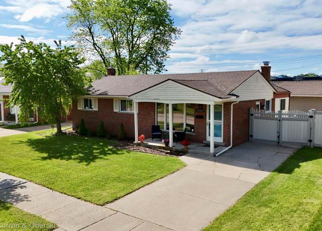 Property at 31103 Roycroft St, Livonia, MI 48154, 3 beds, 2 baths