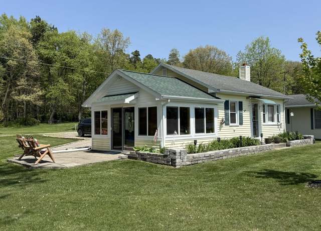 Property at 1926 Cooper Dr, Quincy, MI 49082, 2 beds, 1 bath