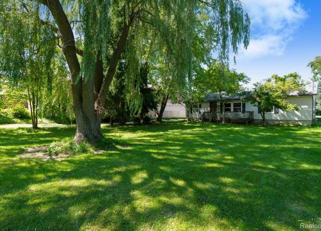 Property at 736 Academy Rd, Holly, MI 48442, 3 beds, 2 baths