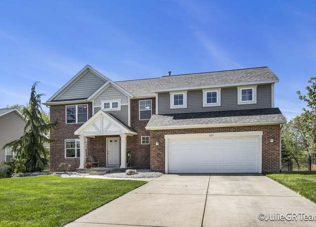 Property at 223 Highlander Dr NE, Rockford, MI 49341, 4 beds, 3.5 baths