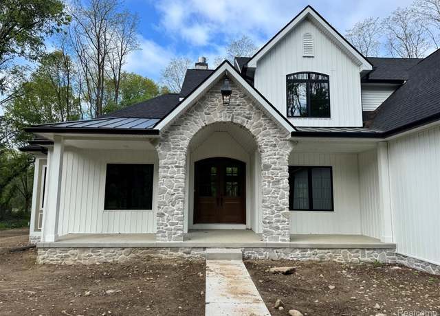 Property at 2 Brighton Rd, Brighton, MI 48116, 4 beds, 2.5 baths