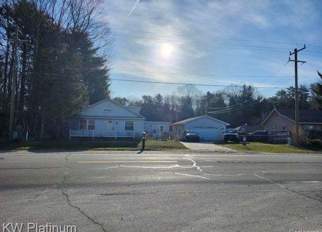 Property at 3303 Lakeshore Rd, Lexington, MI 48450, 4 beds, 1.5 baths
