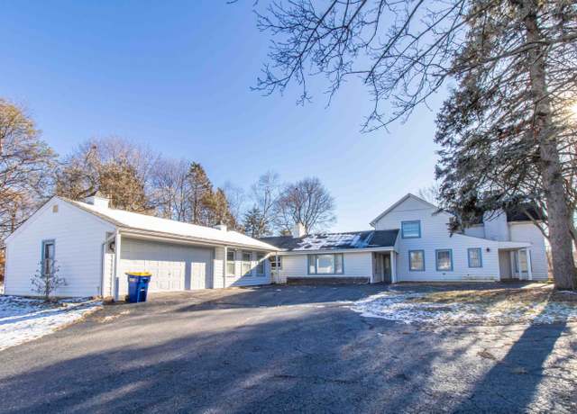 Property at 3545 Kirkway Rd, Bloomfield Hills, MI 48302, 4 beds, 4.5 baths