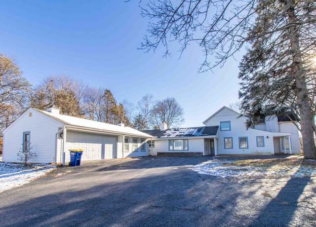 Property at 3545 Kirkway Rd, Bloomfield Hills, MI 48302, 4 beds, 4.5 baths
